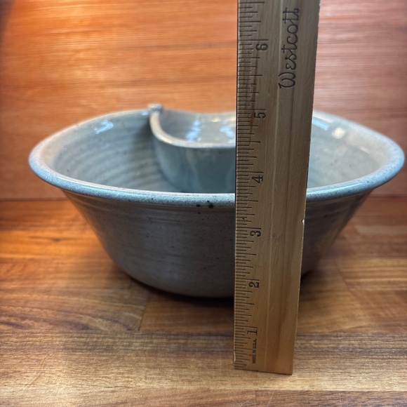 Studio Pottery Chip & Dip Bowl Primitive Rustic Chic Beige Blue 9.5” X 3.5” - Picture 10 of 10